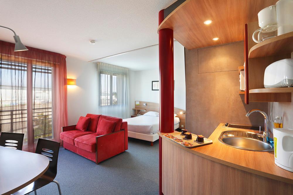 Suite-Home Orleans-Saran Eksteriør bilde