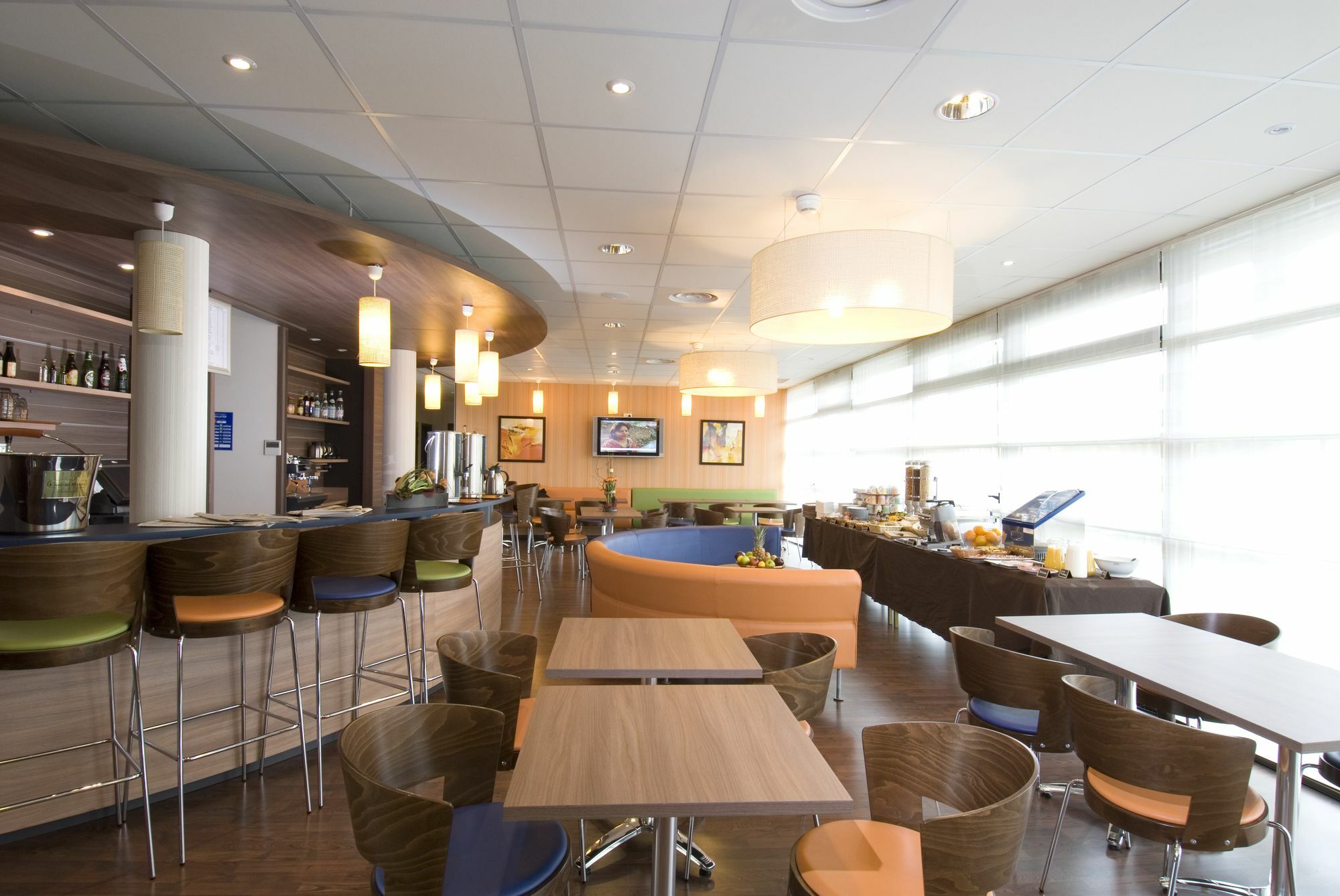 Suite-Home Orleans-Saran Restaurant bilde