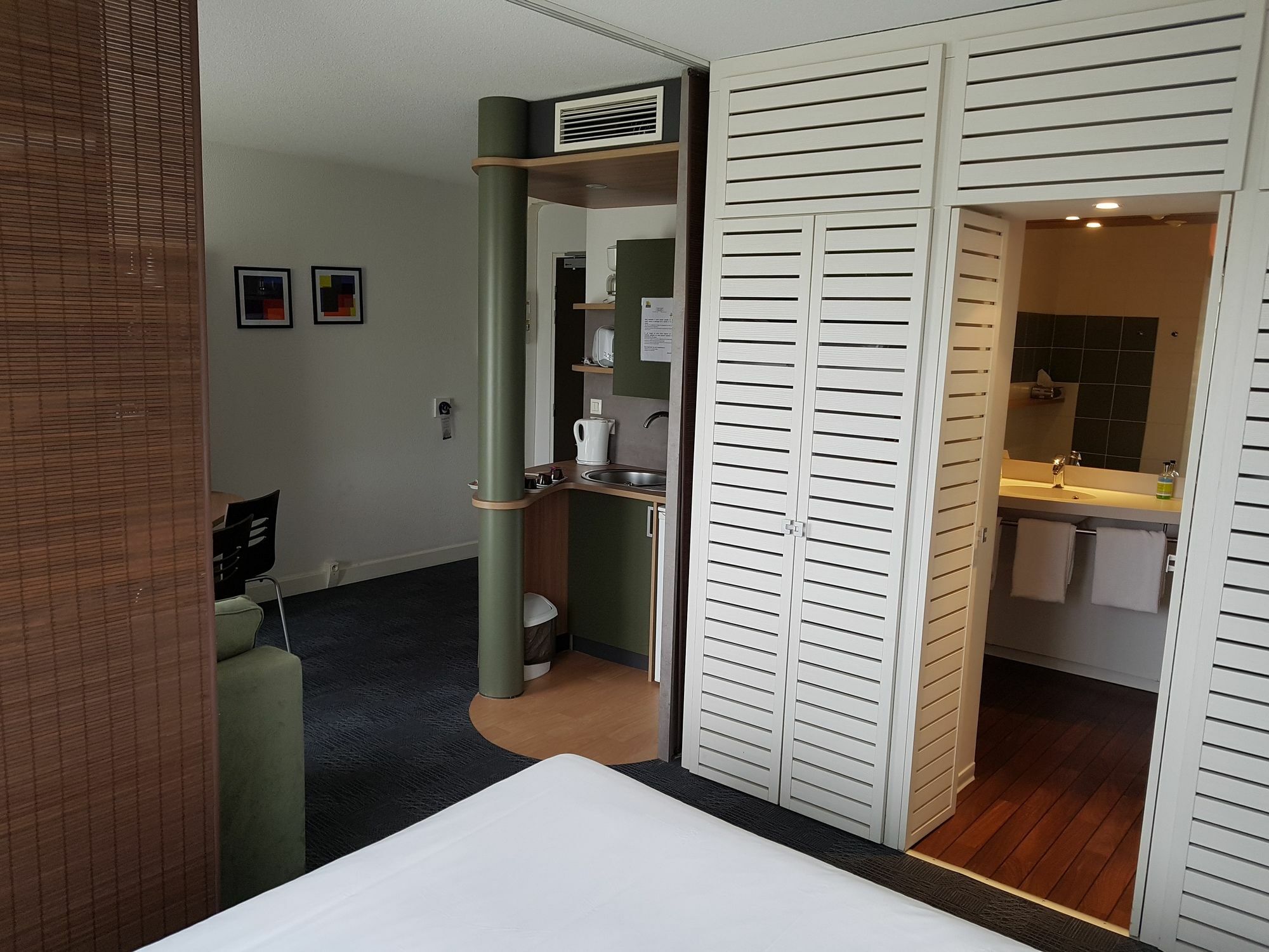 Suite-Home Orleans-Saran Eksteriør bilde