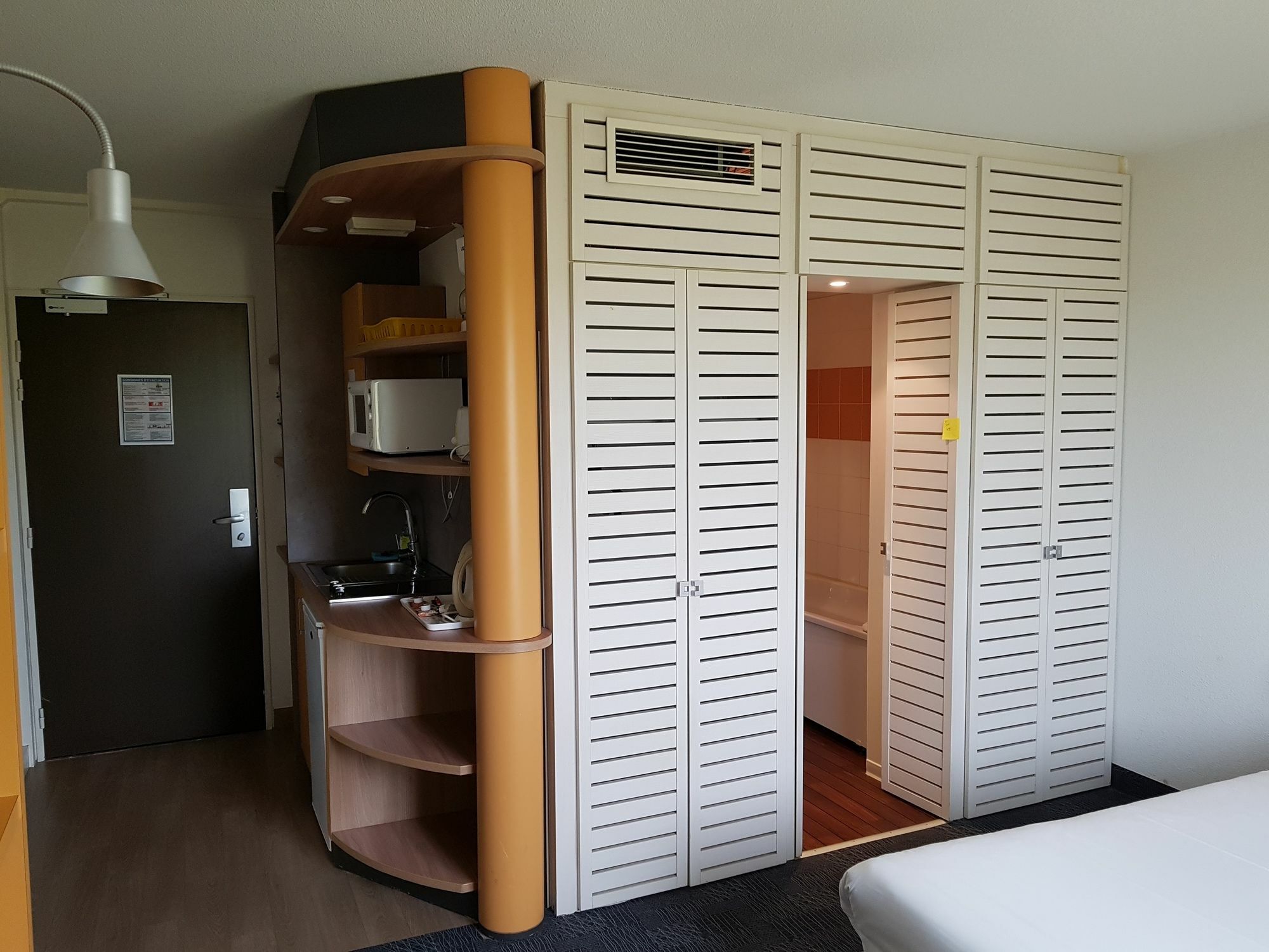 Suite-Home Orleans-Saran Eksteriør bilde